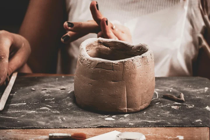 Un atelier artisanat avec des enfants doit tenir leur attention jusqu’au bout