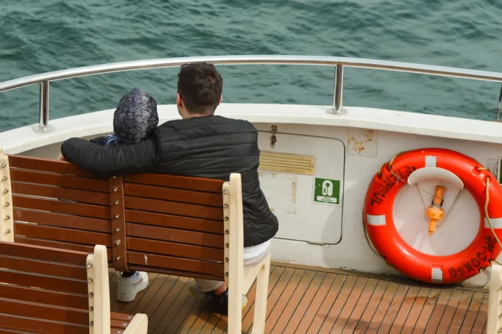 Une sortie bateau en famille se choisit avant que le mal de mer gâche l’idée