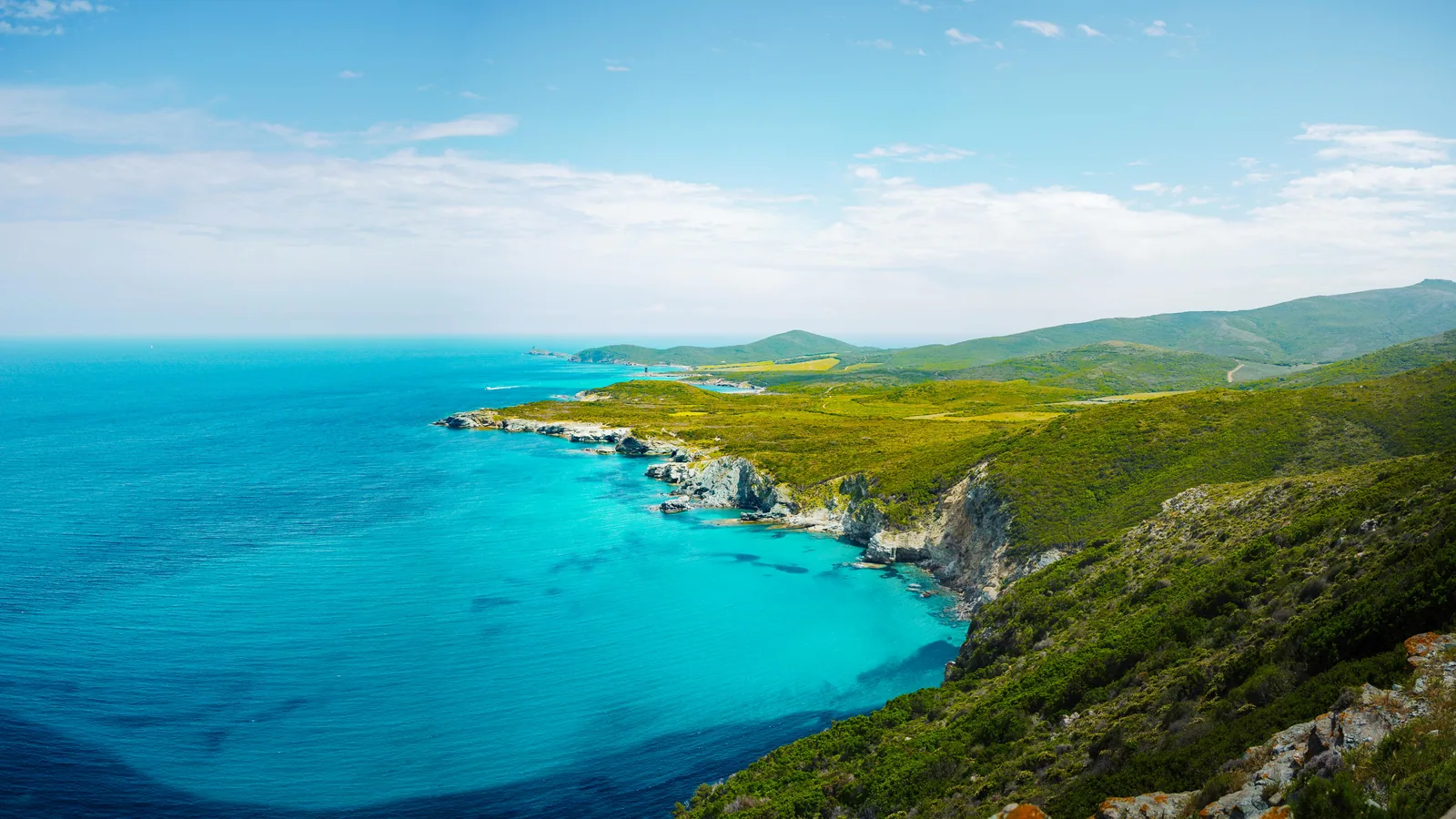En Corse en famille, plages et routes se choisissent avec le même soin