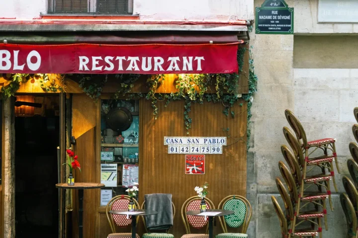 Goûter en voyage avec des enfants : comment manger local sans compliquer les repas ?