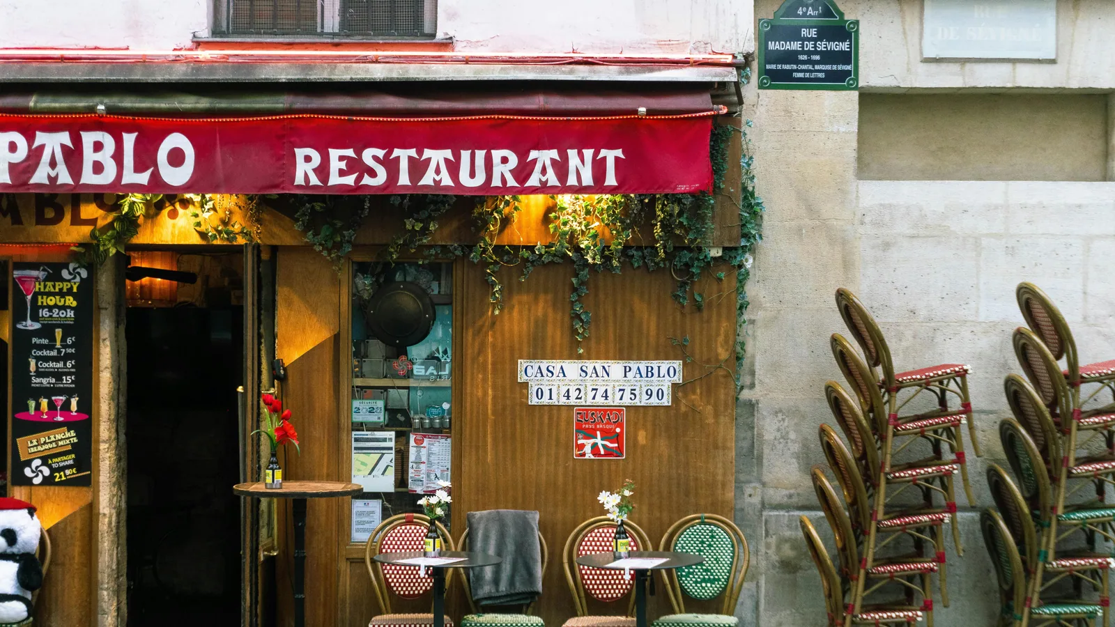 Goûter en voyage avec des enfants : comment manger local sans compliquer les repas ?