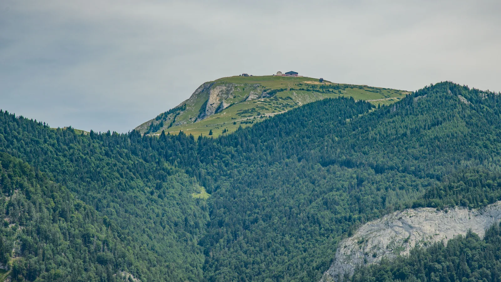 Montagne l&rsquo;été en famille : comment choisir sans se tromper de destination ni de rythme