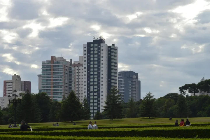 Parcs et jardins pour visiter une ville avec des enfants : comment en faire une vraie ressource de voyage
