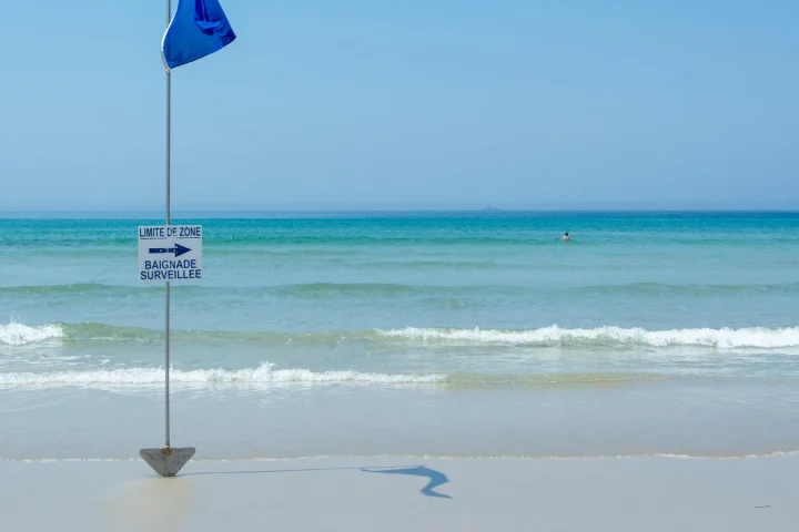 Sécurité à la plage avec des enfants : ce qu&rsquo;il faut vraiment anticiper avant de partir