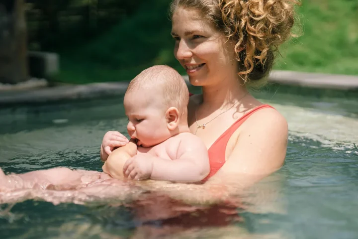 Thalasso maman bébé : les questions à poser avant de réserver