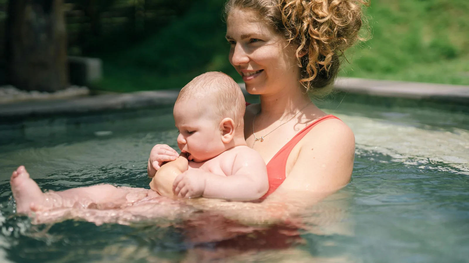 Thalasso maman bébé : les questions à poser avant de réserver