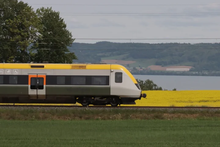 Voyager en train avec des enfants : comment s&rsquo;organiser sans se retrouver à bout