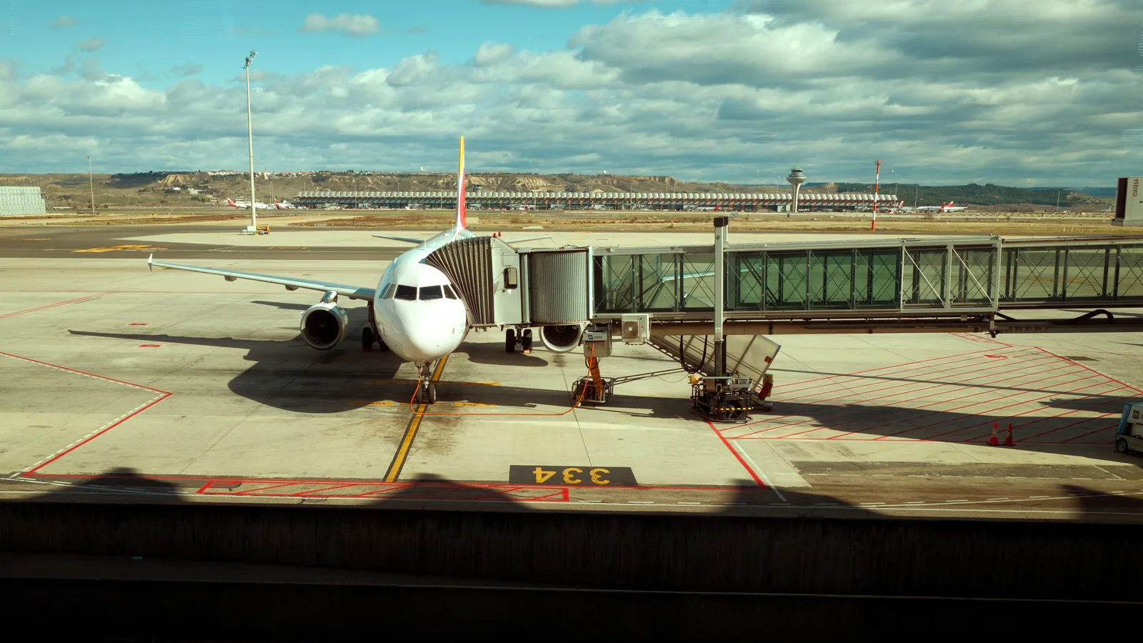 Long-courrier avec un bébé : ce qu&rsquo;on prépare vraiment, ce qu&rsquo;on improvise, ce qu&rsquo;on regrette