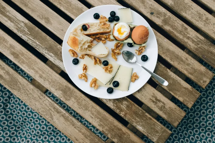 Hôtel, boulangerie ou appartement : le petit déjeuner qui simplifie vraiment la journée