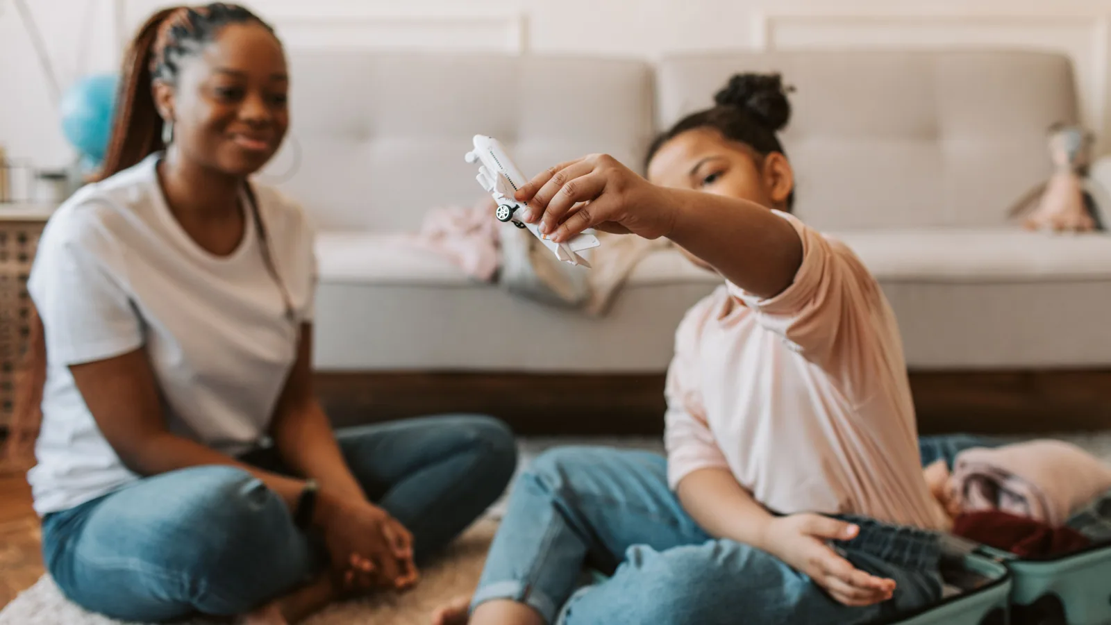 Ce qu&rsquo;on emporte vraiment à manger pour les enfants en avion — et ce qu&rsquo;on laisse au sol